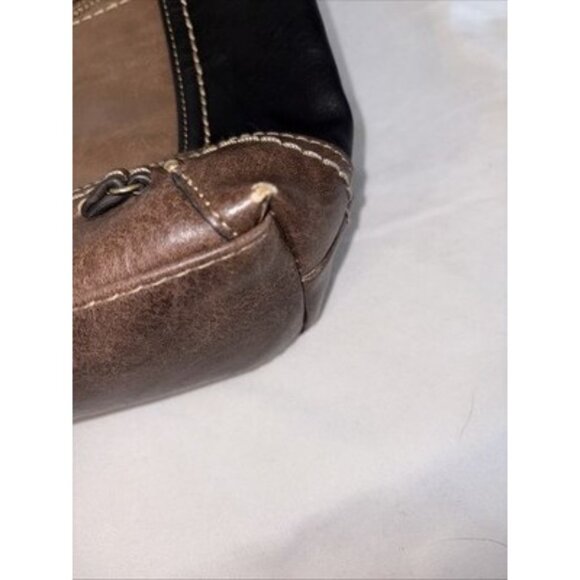 b.o.c. Born Concept Marwick Charging Crossbody Bag - Picture 6 of 15